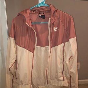 SUPER CUTE NIKE WIND BREAKER NEVER WORN